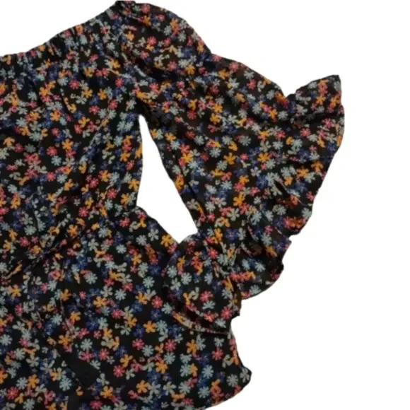 Gorgeous Off the Shoulder Lined Flowery Romper Size Med - Picture 6 of 10